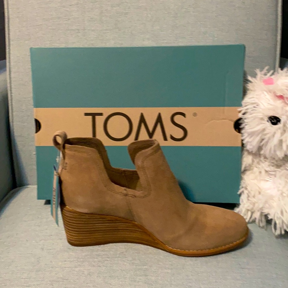 Toms new style in boots, tan with wedge heel, size 9, new with tags